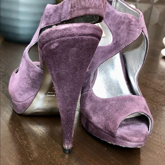 Size 6 1/2 Miu Miu in a Rich Purple Suede. - Picture 7 of 9
